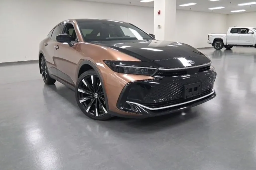 2023 Toyota Crown Platinum photo 1