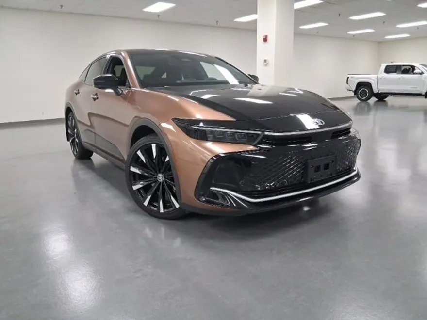 2023 Toyota Crown Platinum photo 1
