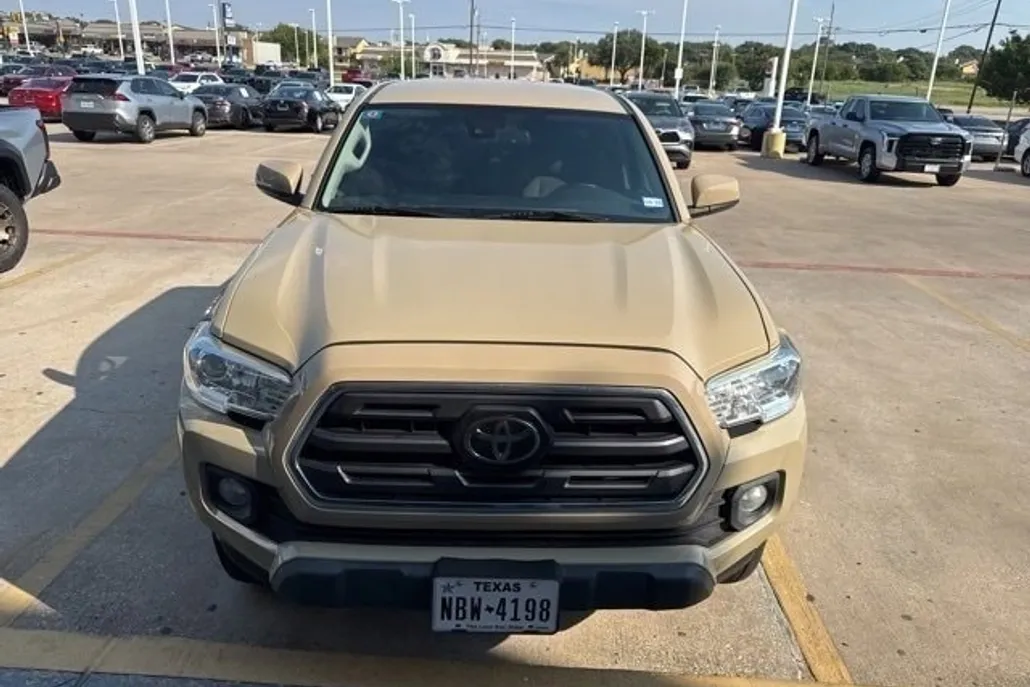 2019 Toyota Tacoma SR5 V6 photo 1