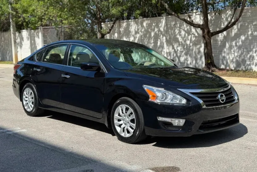 2015 Nissan Altima 2.5 S photo 1