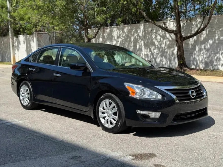2015 Nissan Altima 2.5 S photo 1