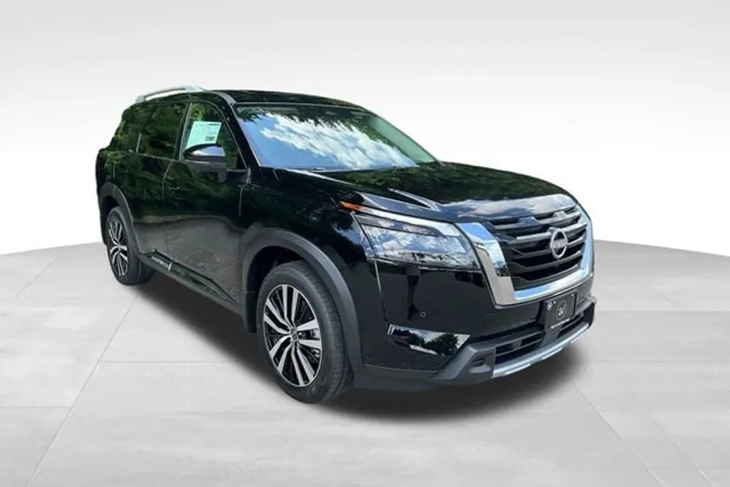 2025 Nissan Pathfinder Platinum photo 1