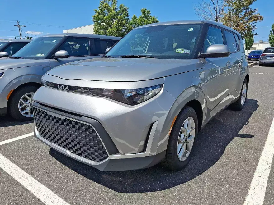 2024 Kia Soul LX photo 1