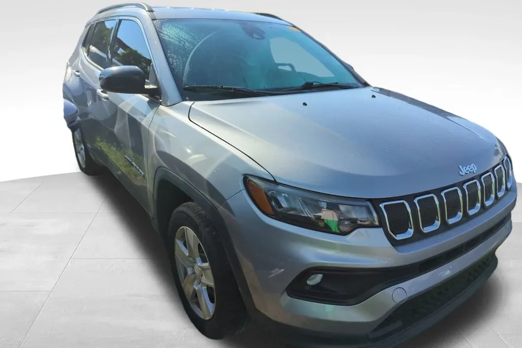 2022 Jeep Compass Latitude photo 1
