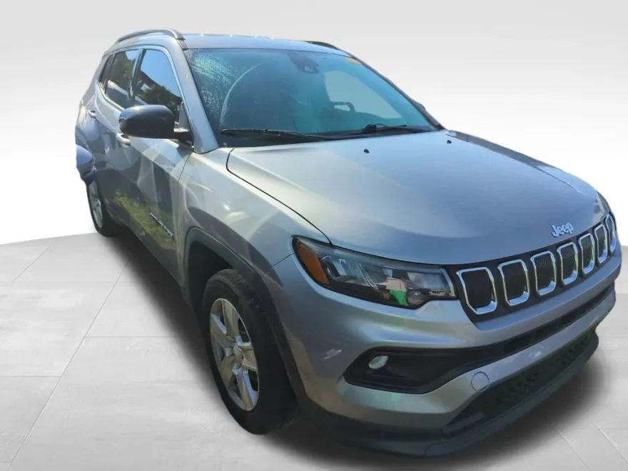 2022 Jeep Compass Latitude photo 1
