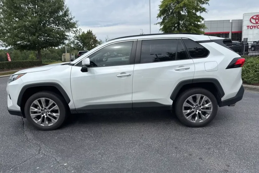 2023 Toyota RAV4 XLE Premium photo 1