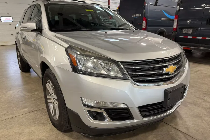 2015 Chevrolet Traverse 2LT photo 1