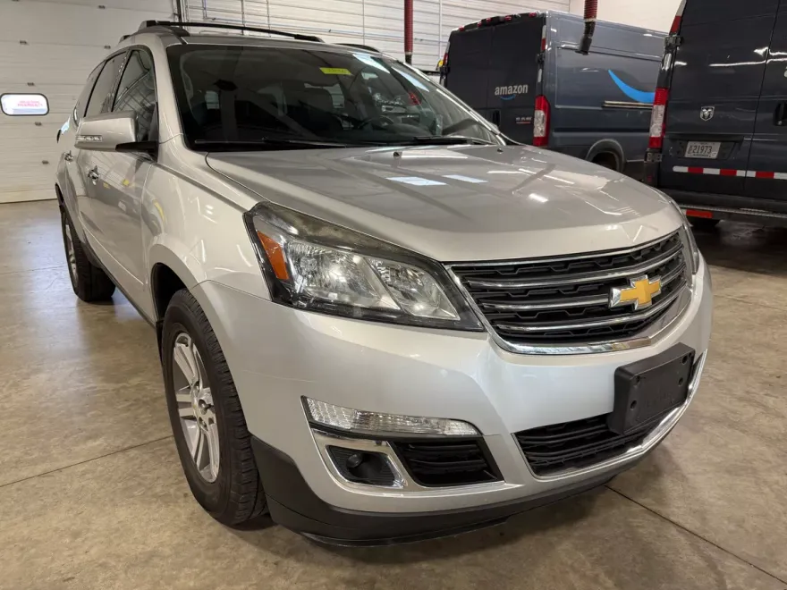 2015 Chevrolet Traverse 2LT photo 1