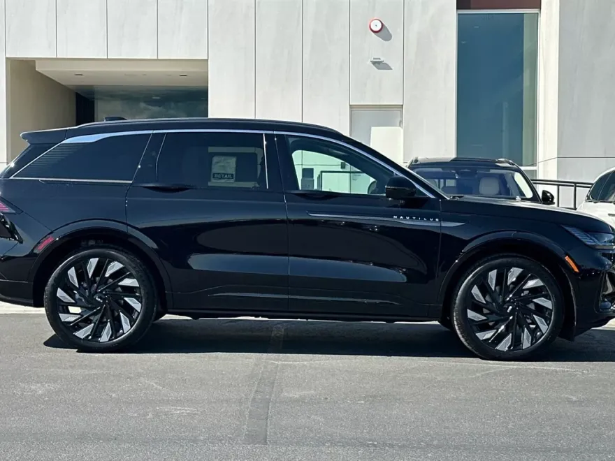 2025 Lincoln Nautilus Black Label photo 1