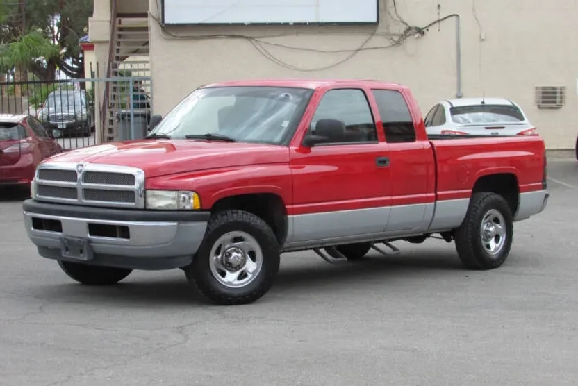2000 Dodge Ram ST photo 1