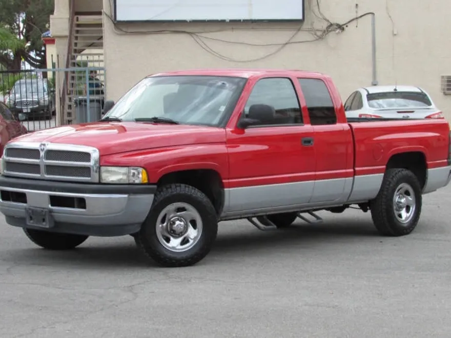 2000 Dodge Ram ST photo 1