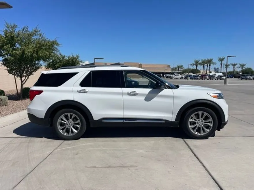 2024 Ford Explorer Limited photo 1