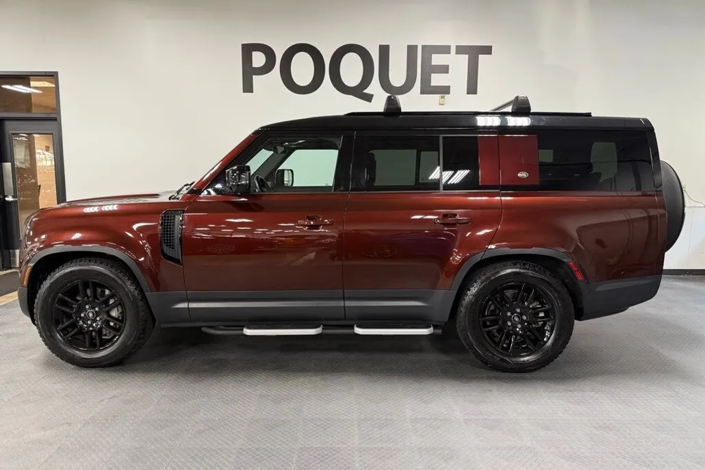 2023 Land Rover Defender 130 SE photo 1
