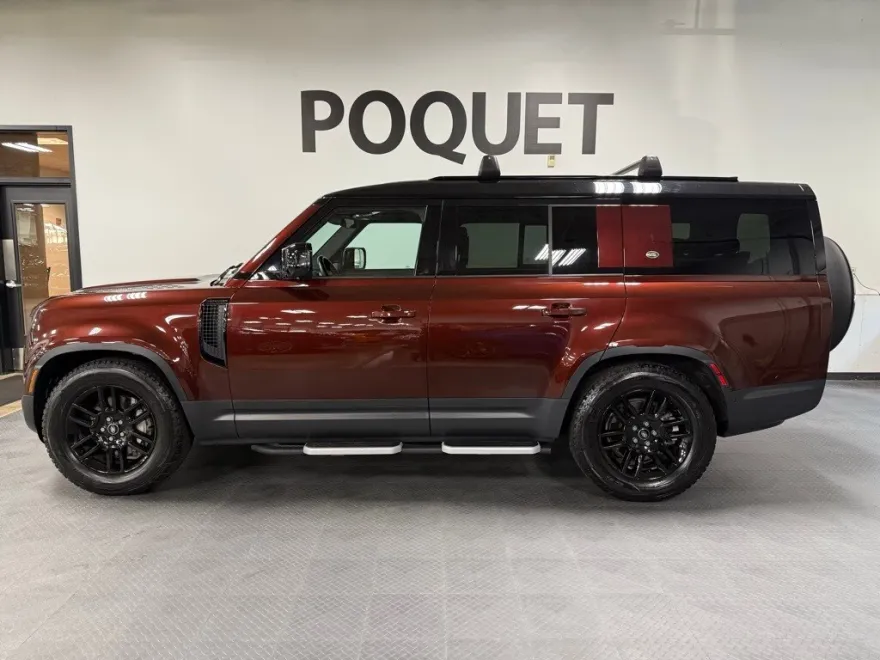 2023 Land Rover Defender 130 SE photo 1