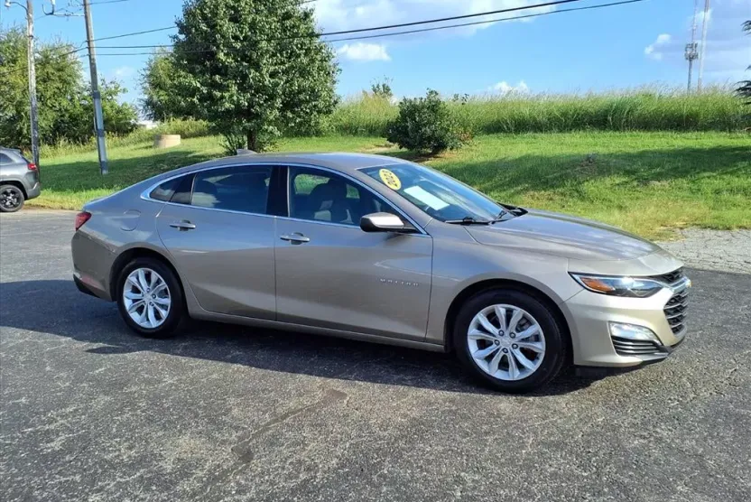 2023 Chevrolet Malibu 1LT photo 1