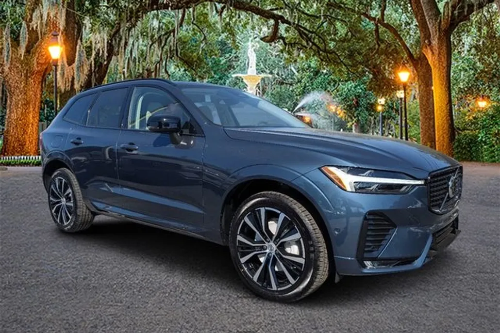 2025 Volvo XC60 B5 Plus photo 1
