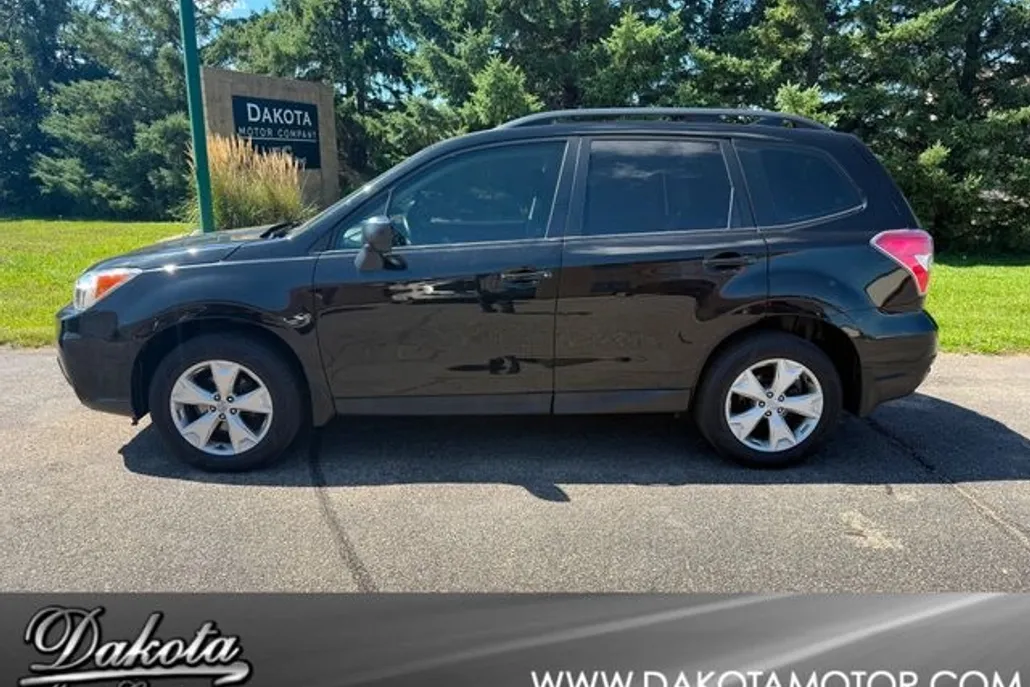 2016 Subaru Forester 2.5i photo 1