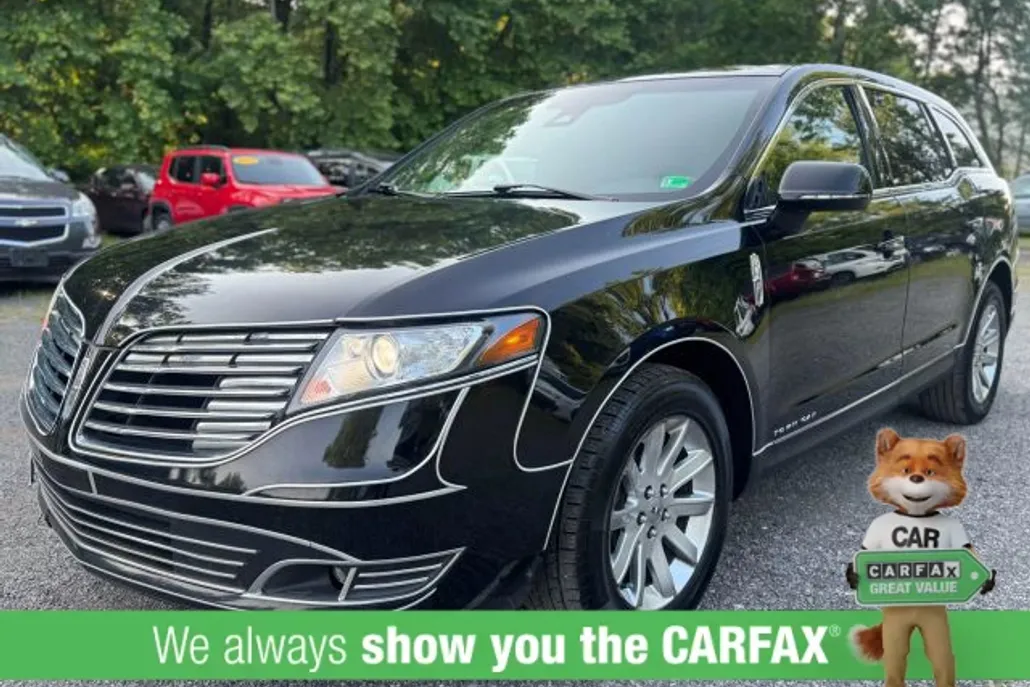 2017 Lincoln MKT photo 1