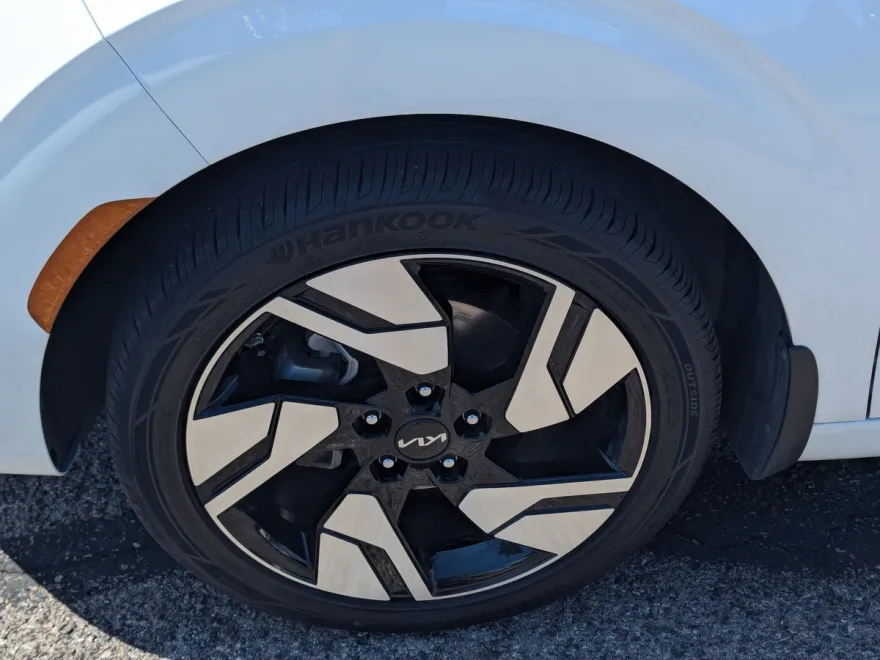 2023 Kia Soul GT-Line photo 1