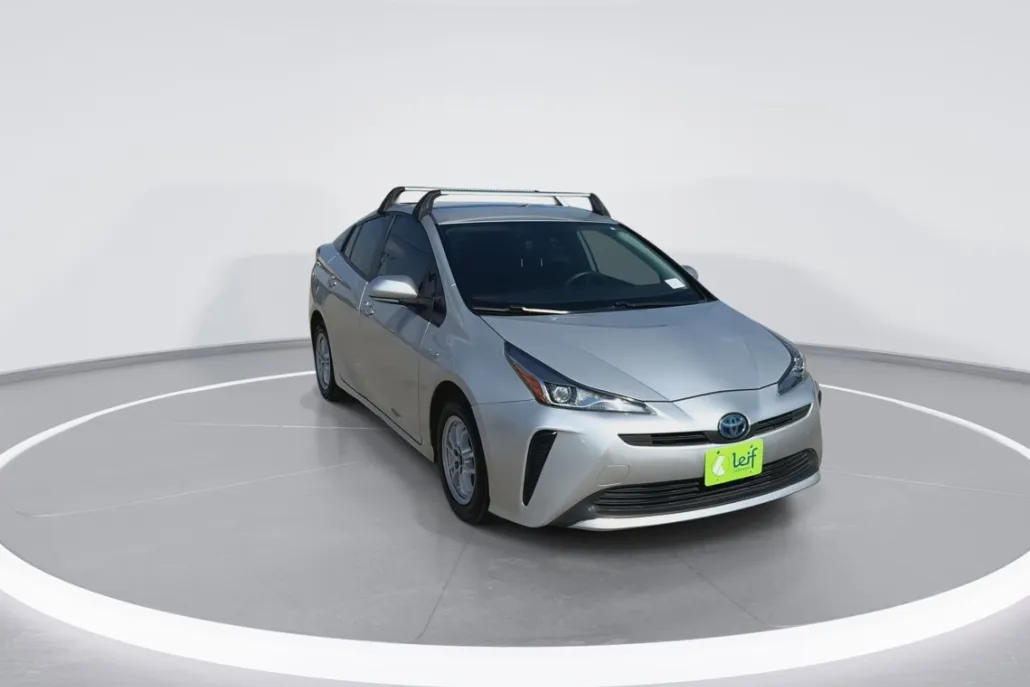 2021 Toyota Prius L photo 1