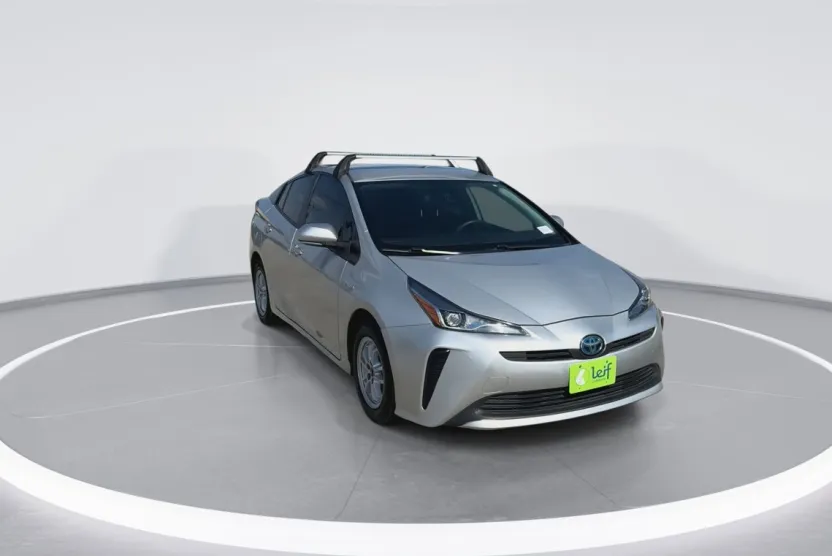 2021 Toyota Prius L Eco photo 1