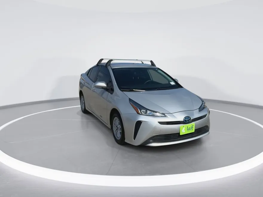 2021 Toyota Prius L photo 1