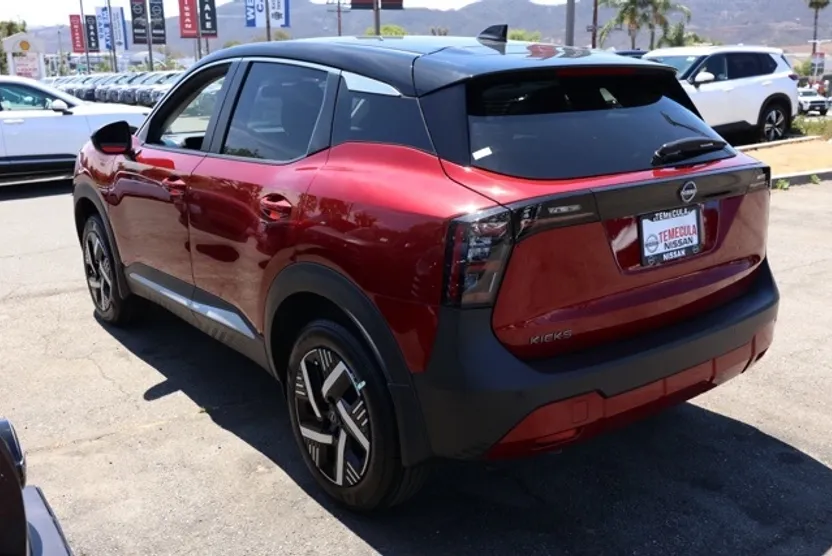 2025 Nissan Kicks SV photo 1