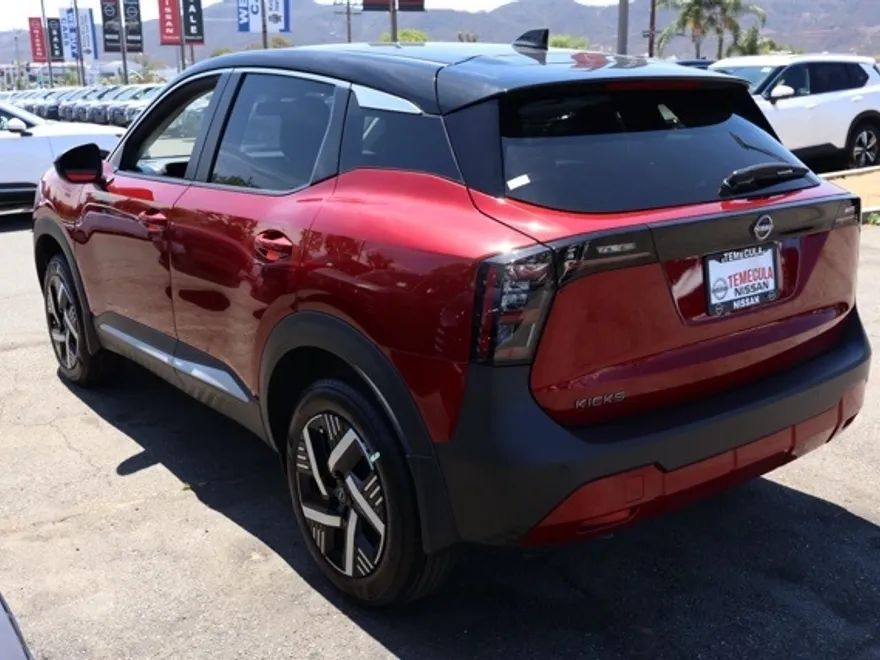2025 Nissan Kicks SV photo 1