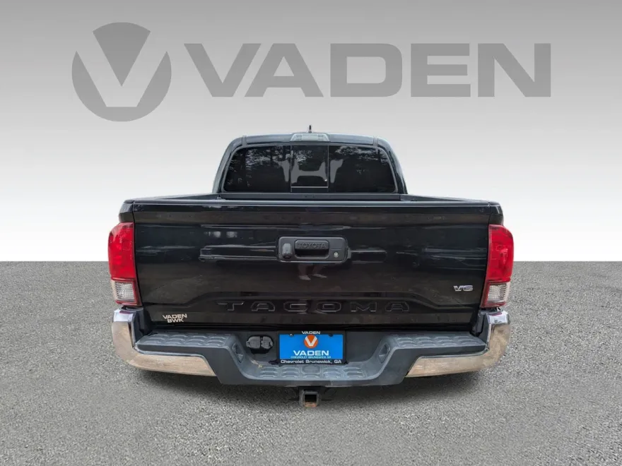 2019 Toyota Tacoma TRD Off-Road photo 1