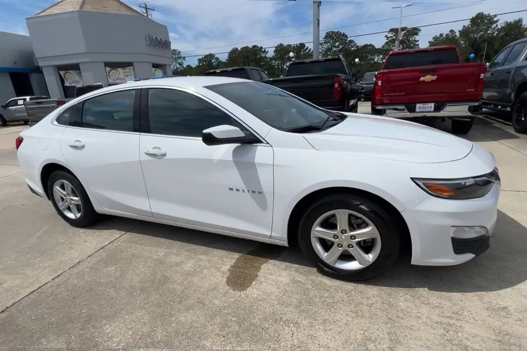 2024 Chevrolet Malibu 1LT photo 1