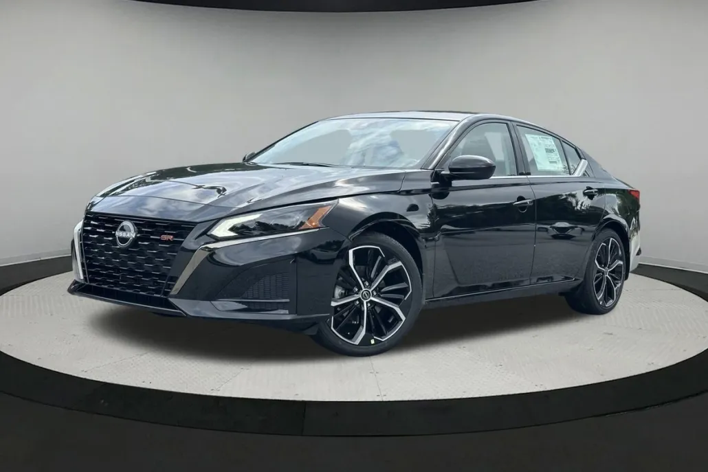 2025 Nissan Altima 2.5 SR photo 1