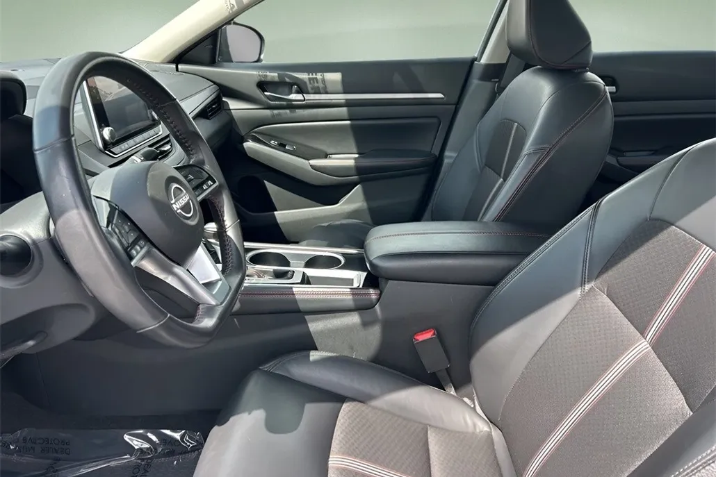 2024 Nissan Altima 2.5 SR photo 1