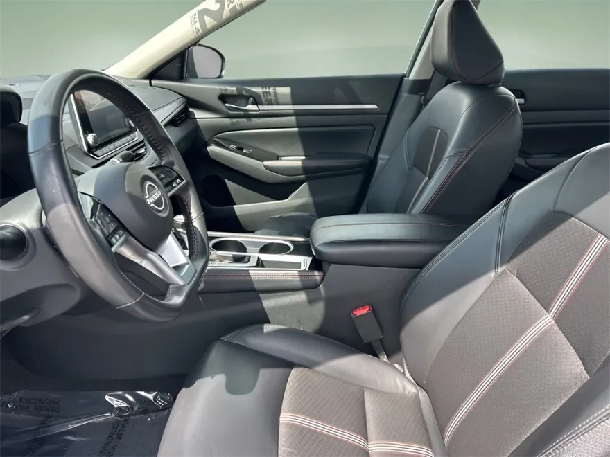 2024 Nissan Altima 2.5 SR photo 1