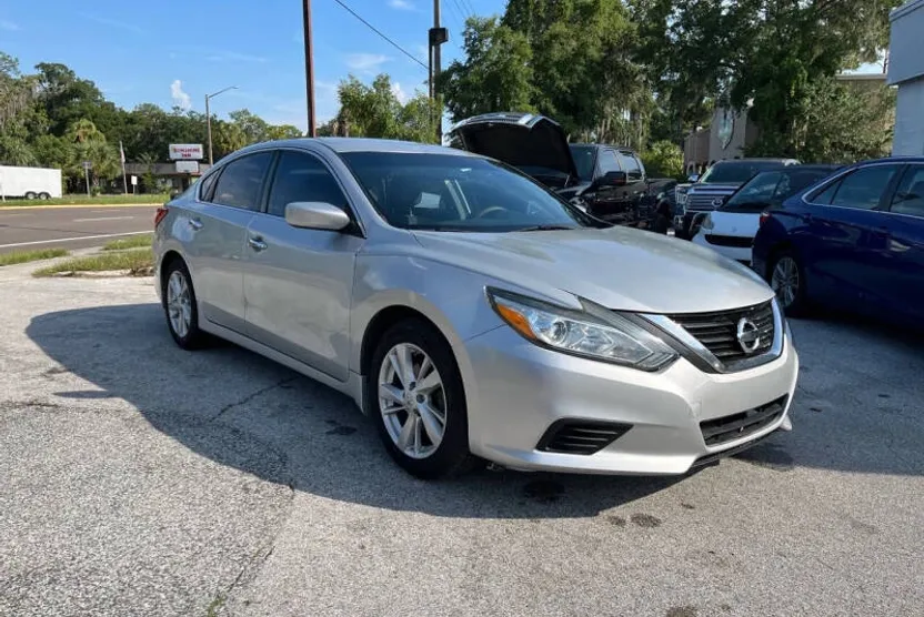 2016 Nissan Altima 2.5 photo 1
