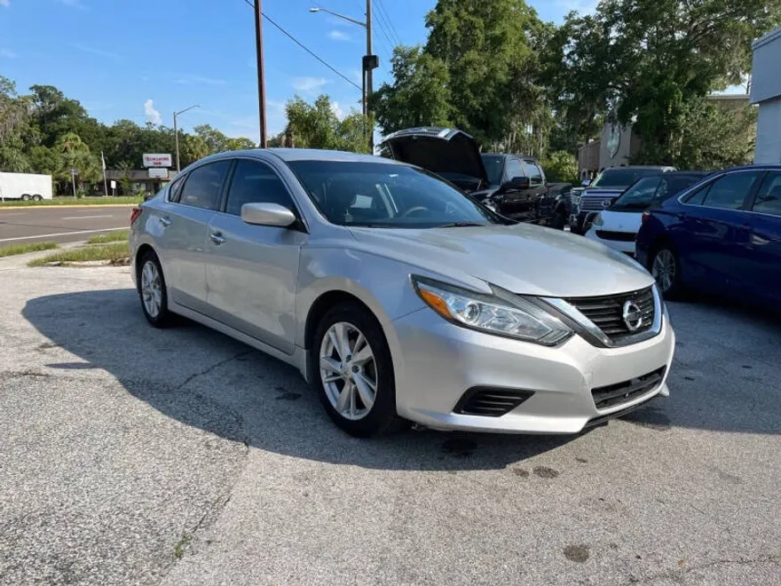 2016 Nissan Altima 2.5 photo 1