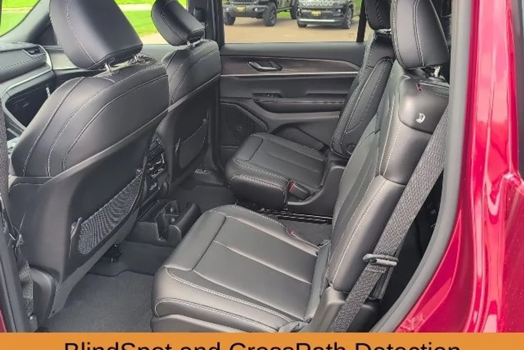 2025 Jeep Grand Cherokee Limited photo 1