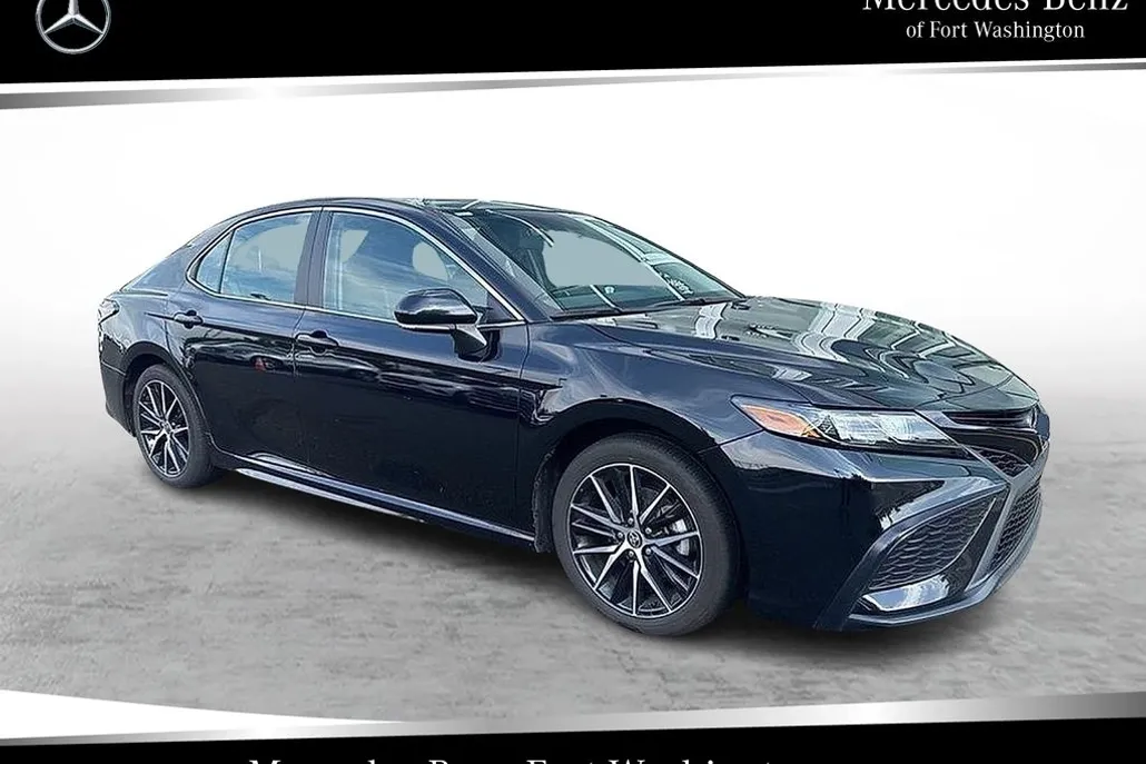 2023 Toyota Camry SE photo 1