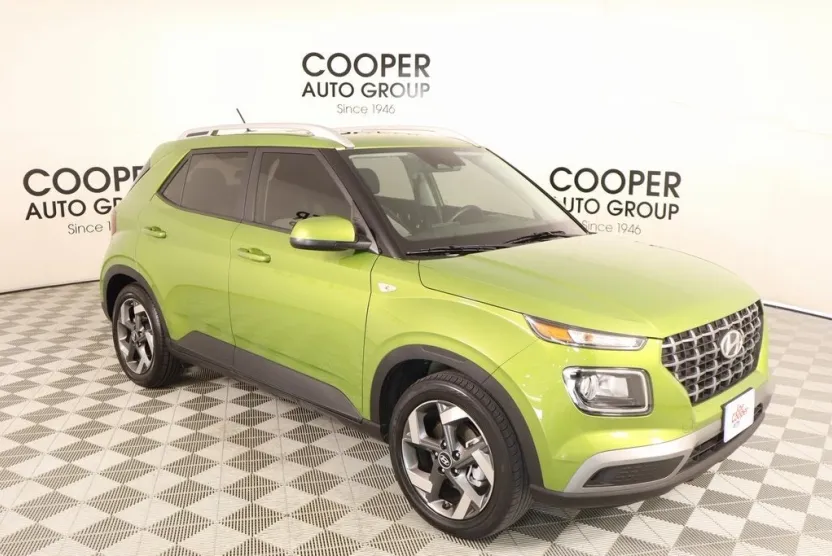 2023 Hyundai Venue SEL photo 1