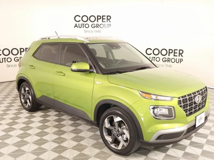 2023 Hyundai Venue SEL photo 1