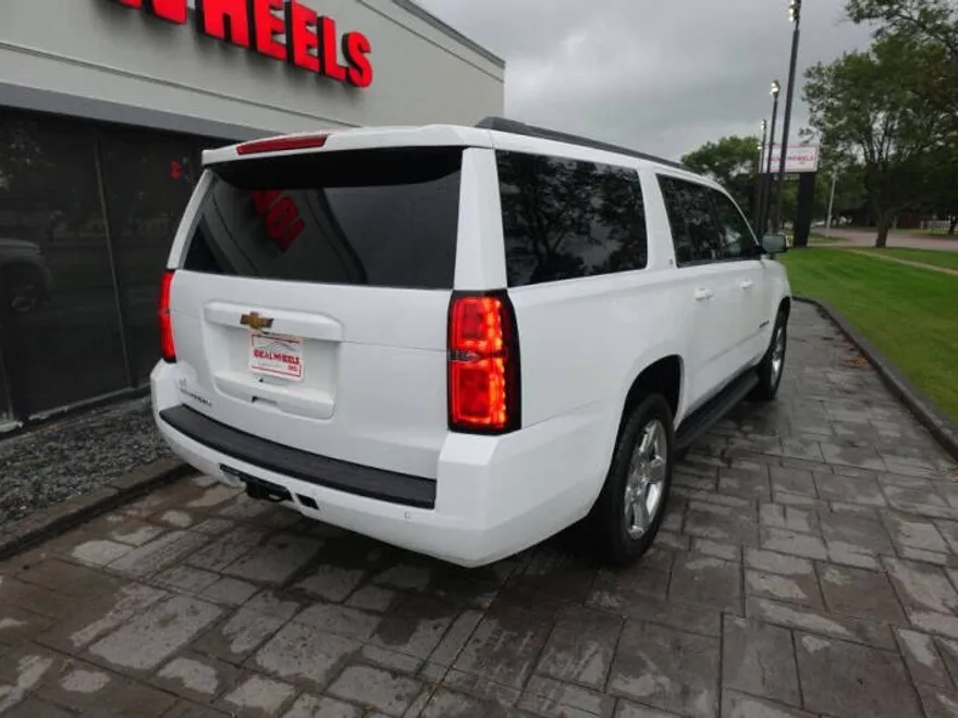 2018 Chevrolet Suburban LT photo 1