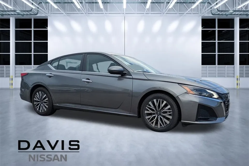 2023 Nissan Altima 2.5 SV photo 1