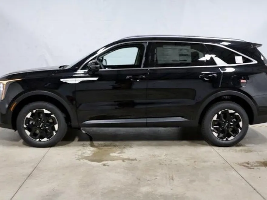 2025 Kia Sorento S photo 1