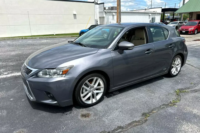 2016 Lexus CT 200h photo 1