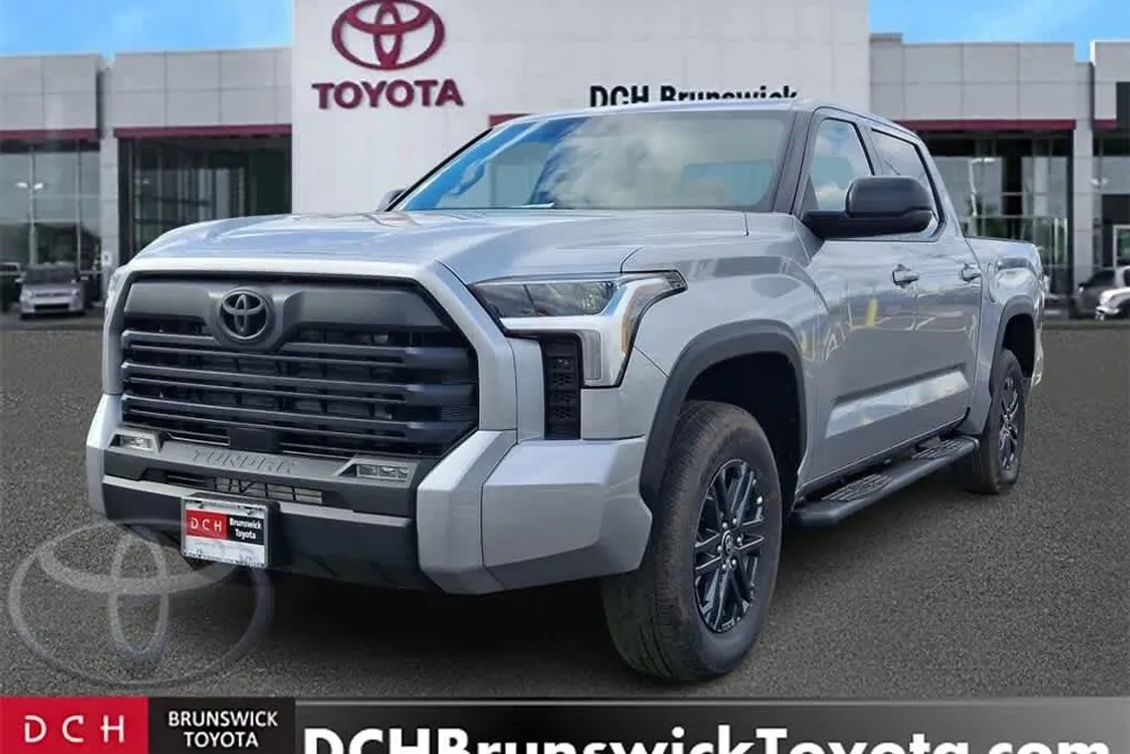 2025 Toyota Tundra SR5 CrewMax photo 1