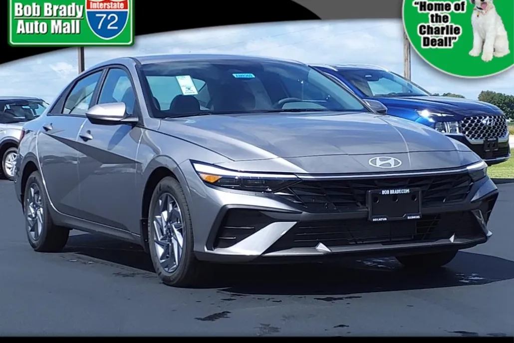 2024 Hyundai Elantra SEL photo 1