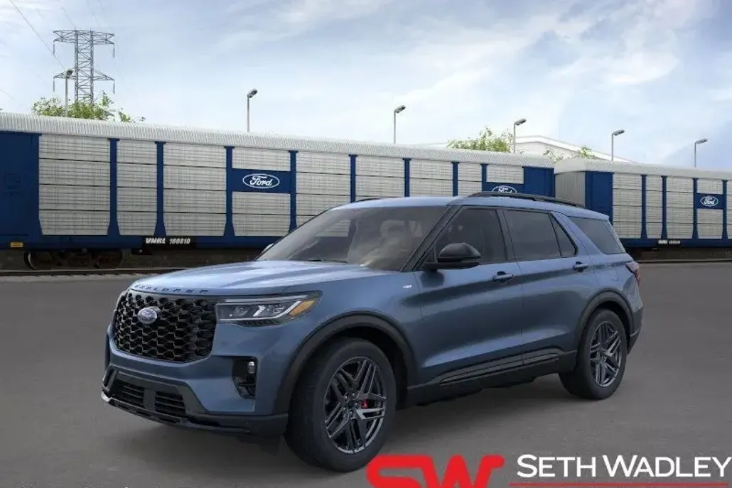 2025 Ford Explorer ST-Line photo 1