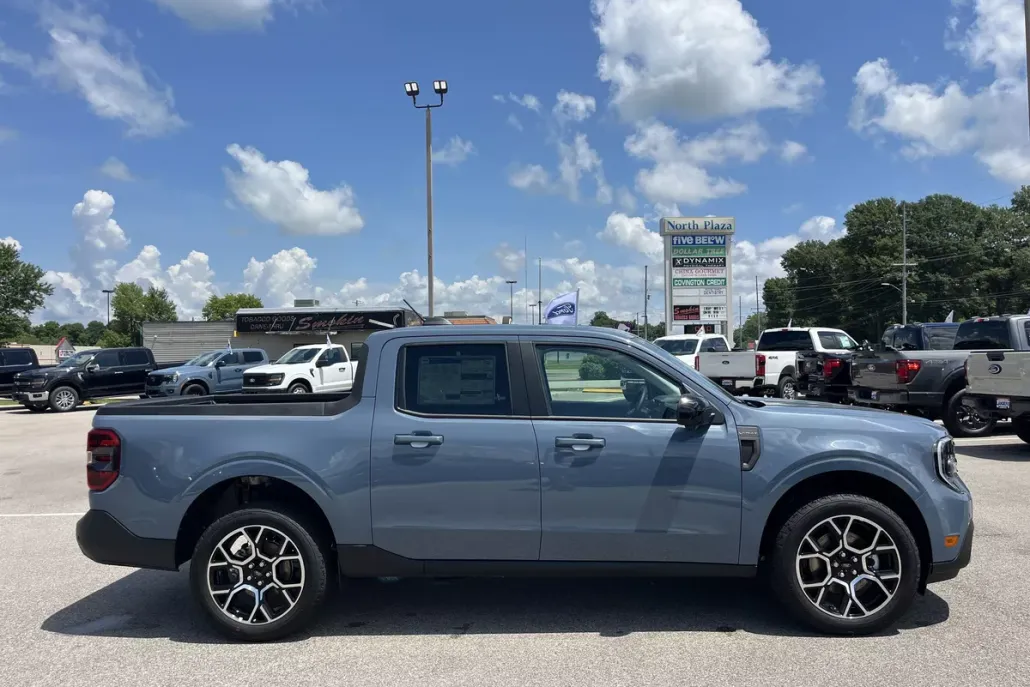 2025 Ford Maverick Lariat photo 1