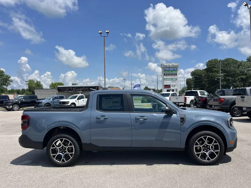 2025 Ford Maverick Lariat photo 1