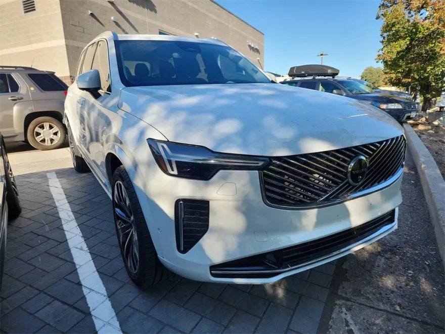 2025 Volvo XC90 Plus photo 1