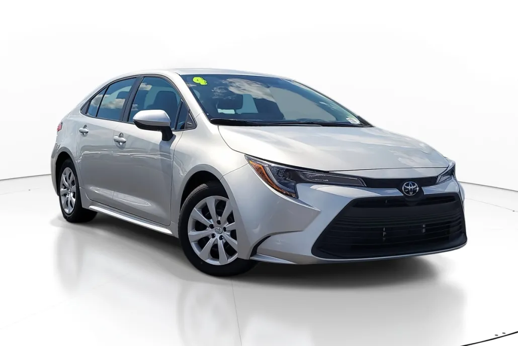 2024 Toyota Corolla LE photo 1